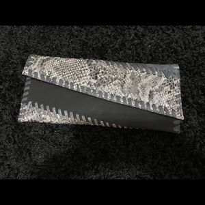 You must! Such a fun, stunning, multi use bag!